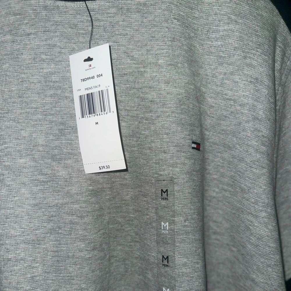 Brand new!! Tommy Hilfiger t shirt - Picture 3 of 4